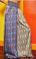 Pantalón pata de elefante estampado bicolor